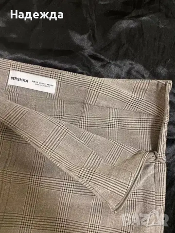 Къса пола Bershka, снимка 3 - Поли - 54444837