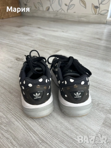 Маратонки на точки Adidas, снимка 3 - Маратонки - 54652446