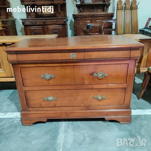Скрин, изработен от масивно дърво - череша, от колекцията Louis Philippe