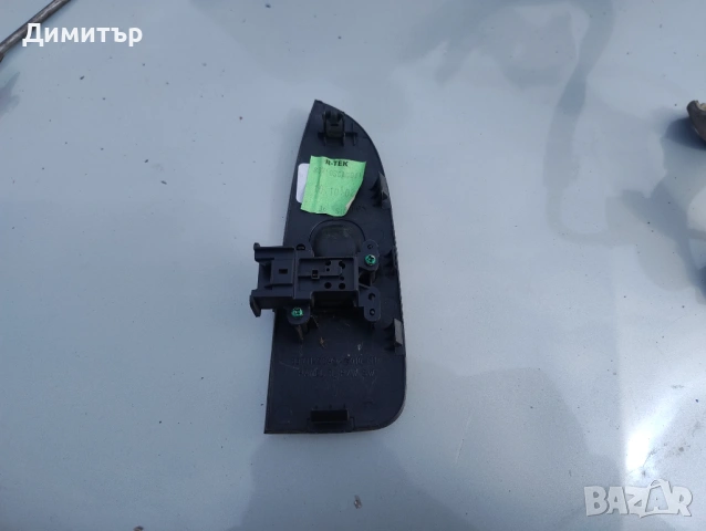 Бутон - Копче Ел. Стъкло Задно Дясно За Хонда ЦР-В 2006г / Honda CR-V 2006y, снимка 2 - Части - 53984883