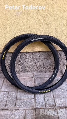 Гуми Maxxis Highroller 26 цола ЧИСТО НОВИ