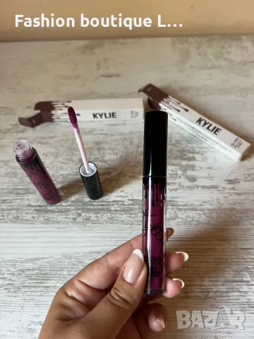 1.5 евро KYLIE ново лилаво матово червило в кутия на марката с аромат на шоколад 💄, снимка 2 - Декоративна козметика - 55491799
