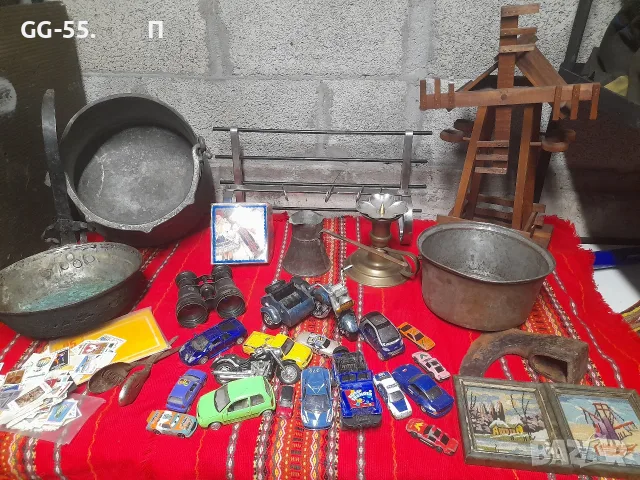 Пощенски,колички,съдове,закачалка.