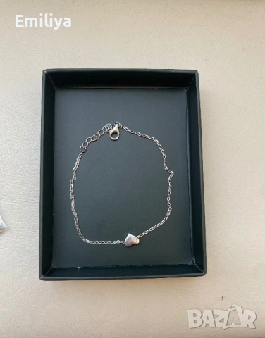 Сребърна гривна със сърчице 