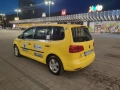 Volkswagen Touran 1.6 TDI 105 DSG/Кожен салон/Автопилот/Мултиволан/Печка, снимка 3