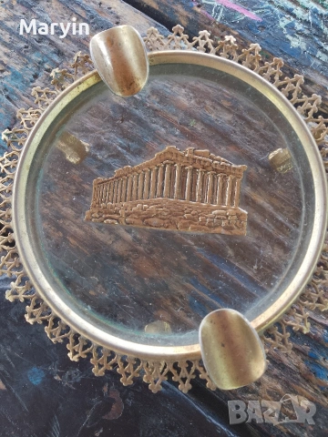 стар ретро пепелник позлатен 