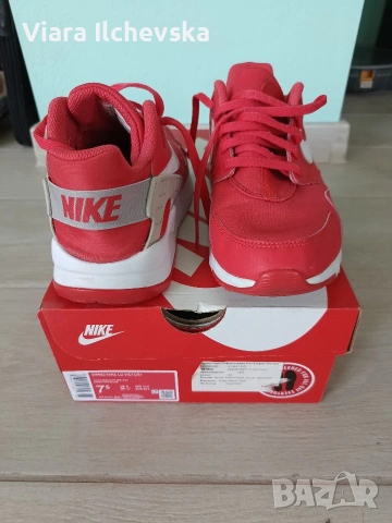 Дамски маратонки NIKE, снимка 2 - Маратонки - 54441706