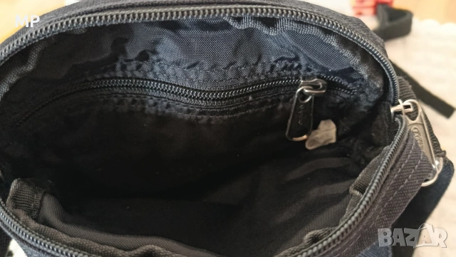 Чанта Eastpak The One, снимка 3 - Чанти - 54735112