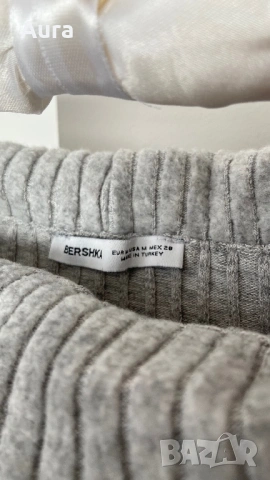 Bershka Off the shoulder croptop, снимка 2 - Блузи с дълъг ръкав и пуловери - 54071802