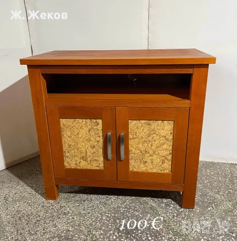Дървен шкаф с коркови пана