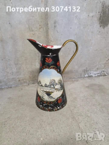 Ръчно рисувана ретро кана за вода