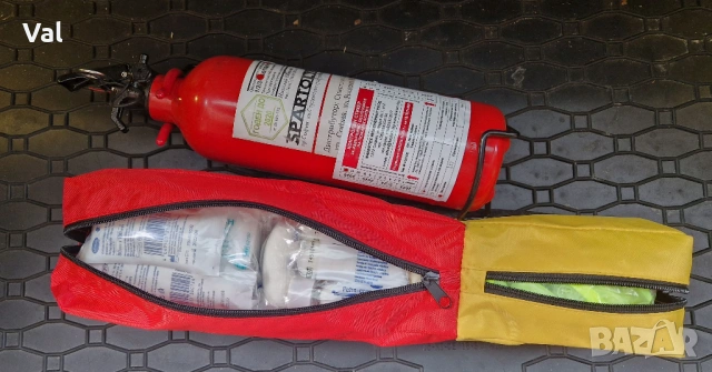 Комплект - Пожарогасител, аптечка, триъгълник и жилетка
