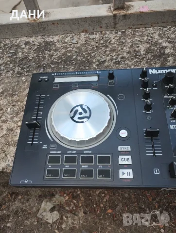 DJ mixser Numark Pro 3 конзола.Перфектна, снимка 6 - Ресийвъри, усилватели, смесителни пултове - 55618448