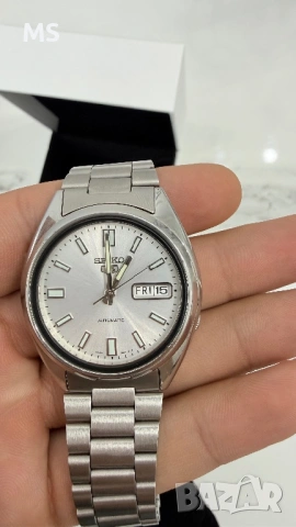 Seiko 5 SNXS73K1 – Като нов (2026), снимка 9 - Мъжки - 54563110