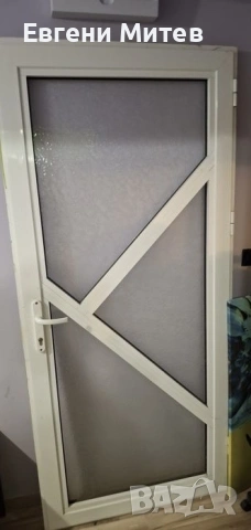 Алуминиева врата с каса