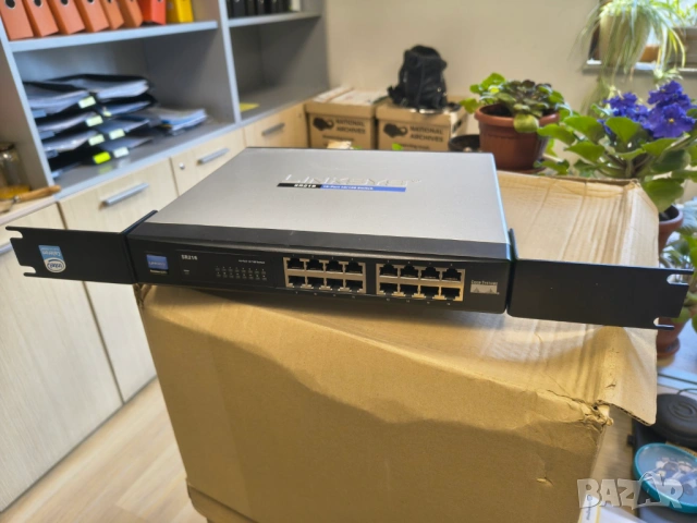Продавам 24 портов 100мегабитов суич Linksys SR216
