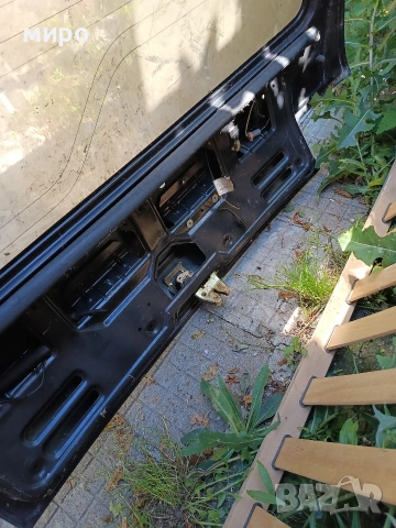 заден капак с стъкло и заключващ механизъм за пежо 205, снимка 3 - Автомобили и джипове - 55104315