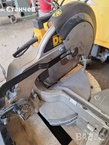 Професионален потапящ циркуляр DeWALT DW705 Type 1 (305 мм) + Диск за Алуминий , снимка 2 - Циркуляри - 55677331