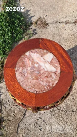 Красива махагонова масичка с мрамор, снимка 4 - Маси - 55474635