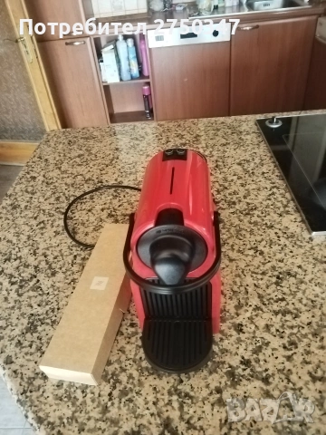 Кафе Машина Nespresso Inissia Ruby Red original  използвана само 10 дена, снимка 3 - Кафемашини - 54570688