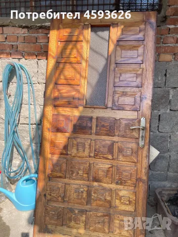 Масивна дървена врата