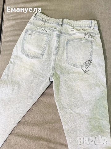 Светло сини дънки с арт рисунки