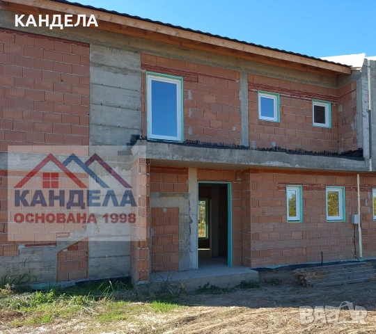 Бутикова двуетажна къща, с Акт 14