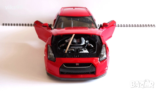 Nissan GT-R 2009 Bburago DIAMOND Мащаб 1:18, снимка 8 - Колекции - 54492038