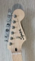 Продавам китара Stratocaster Squier + усилвател Fender, distortion педал и аксесоари, снимка 4