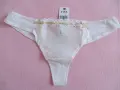 Intimissimi нови бикини стринг с красива рязана бродерия, М, снимка 1