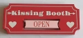 Дървена табела "Щанд за целувки " с въртящ се надпис "Отворено/Затворено", снимка 1