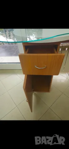 продавам бюро за маникюр, снимка 4 - Педикюр и маникюр - 55411890