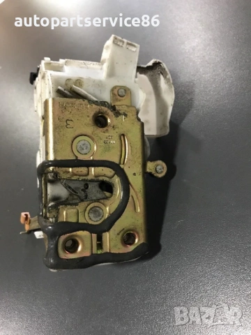 Механизъм на заключване на предна лява врата за Toyota Avensis (2001), снимка 3 - Части - 54203222