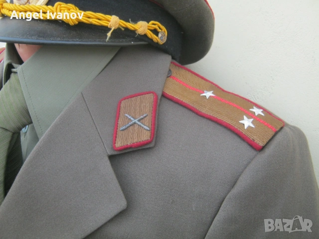 Офицерска униформа от соца, снимка 4 - Антикварни и старинни предмети - 54180933