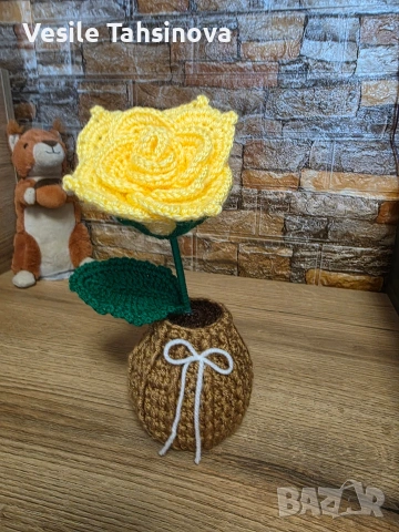 Ръчно плетени цветя, снимка 3 - Изкуствени цветя - 54245685