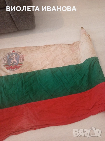 Знаме на България със стария герб