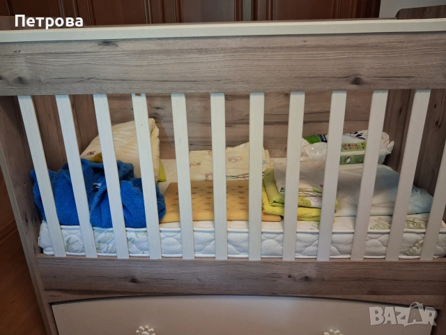 Бебешка кошара на 3 нива с люлеещ механизъм, матрак, чаршафи, снимка 2 - Бебешки легла и матраци - 55076951
