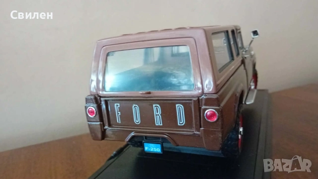 Ford F-250 (1:18), снимка 5 - Колекции - 54552426