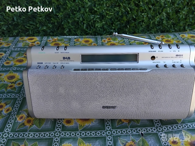 Цифрово радио във безупречно въшно състояние ( Sony XDR-S1) 