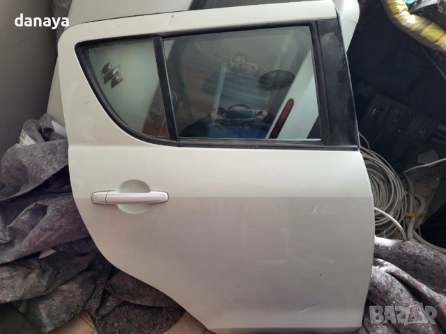Задна дясна врата със стъкло – Suzuki Swift  