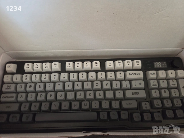 Безжична геймърска клавиатура FREEWOLF M96 – чисто нова, снимка 4 - Клавиатури и мишки - 55092169