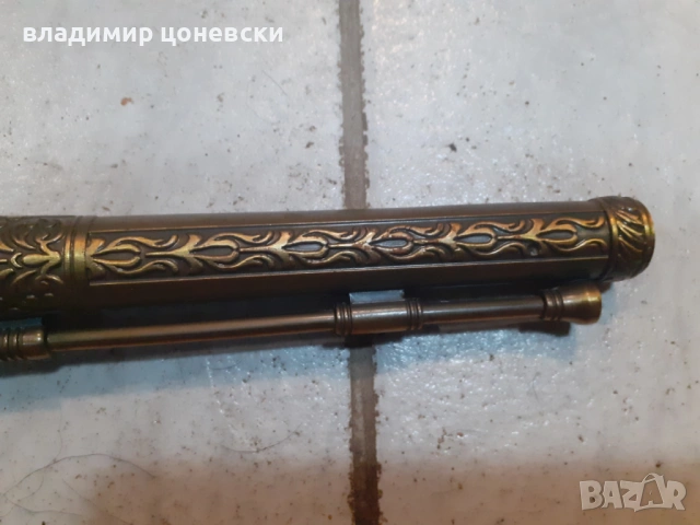 Красив капсулен пистолет,пищов със стойка, снимка 4 - Други ценни предмети - 54067066