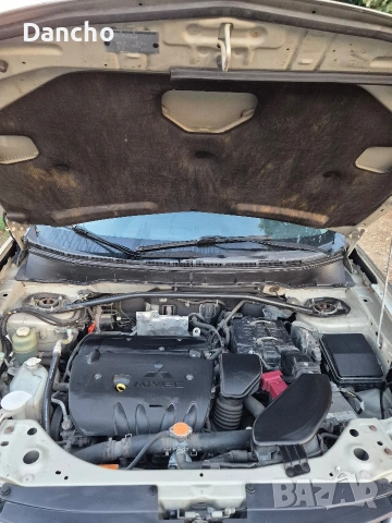Mitsubishi Outlander 2.4i 4x4, снимка 12 - Автомобили и джипове - 55254614