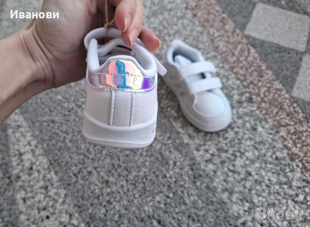 Чисто нови маратонки на Адидас за момиче, 22 номер, снимка 2 - Детски маратонки - 53991139