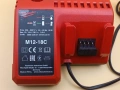 Milwaukee M12-18C зарядно, снимка 3