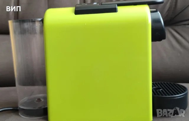Кафемашина Nespresso и вертикална поставка за капсули, снимка 3 - Кафемашини - 55458841