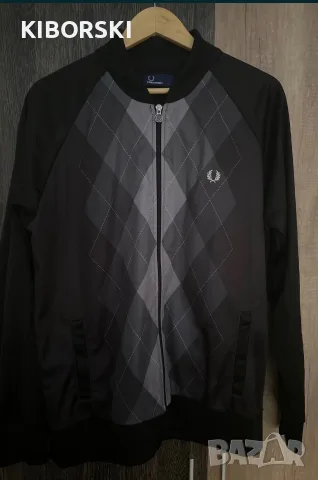 Оригинално спортно горнище Fred Perry Argyle Track Jacket (Сиво / Черно) – Размер L, снимка 2 - Суичъри - 55403165