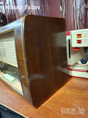 Продава се дървено радио Saba. , снимка 4 - Антикварни и старинни предмети - 54033886