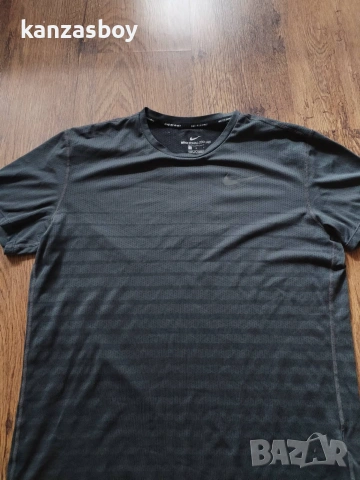 Nike Zonal Cooling Relay GX Short Sleeve - страхотна мъжка тениска L, снимка 5 - Тениски - 55268891