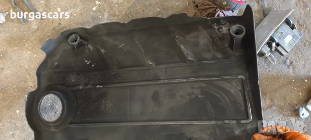 Капак двигател Opel Astra H 1.9CDTI - 120к.с. Z19DTJ комби, снимка 2 - Части - 55295995